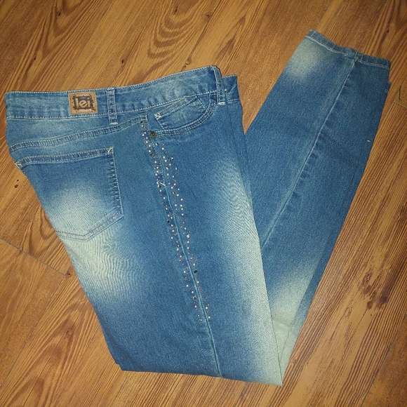 Blue jeans w/studs by Lei,sz 11, $13 Glenn Heights TX ppu or SHIPPING AVAILABE - Picture 1 of 4